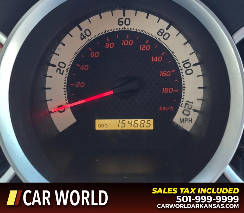 Toyota Tacoma Vehicle Full-screen Gallery Image 16