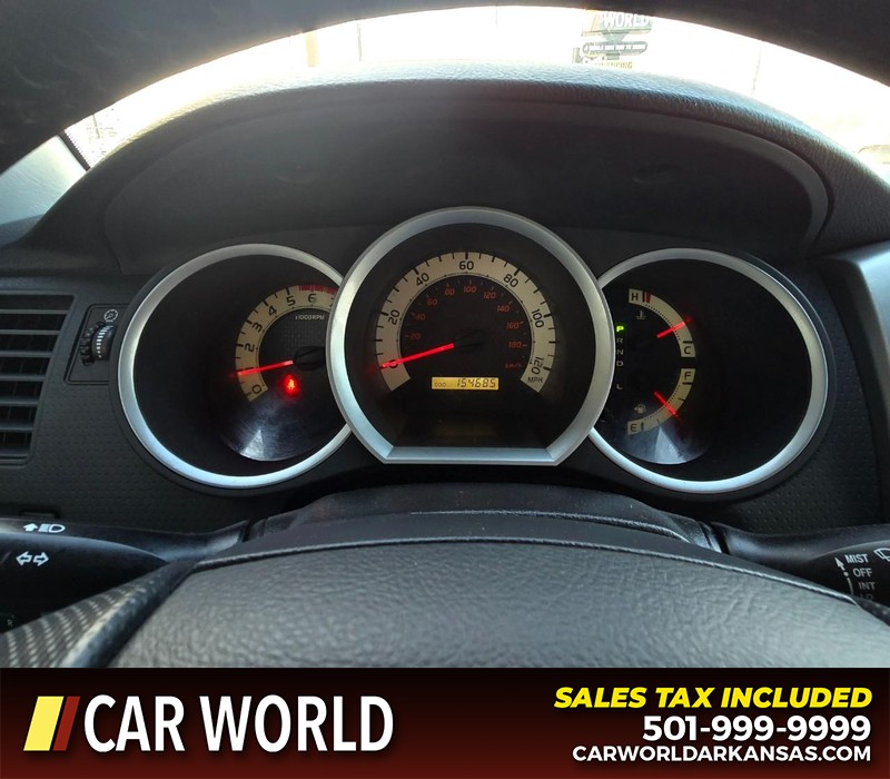 Toyota Tacoma Vehicle Full-screen Gallery Image 17