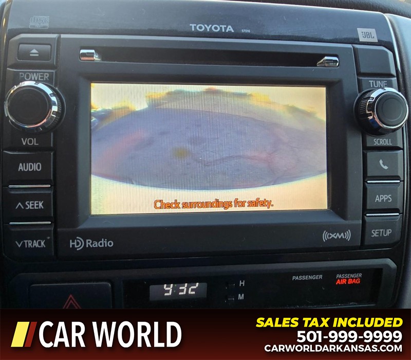 Toyota Tacoma Vehicle Full-screen Gallery Image 19