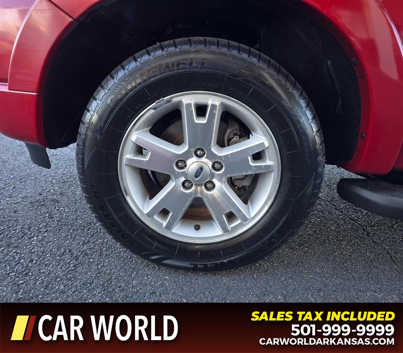 Ford Explorer Vehicle Full-screen Gallery Image 6