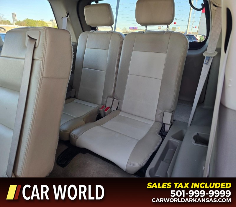 Ford Explorer Vehicle Full-screen Gallery Image 11