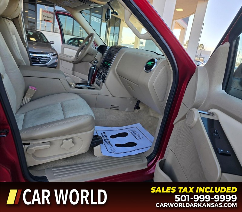 Ford Explorer Vehicle Full-screen Gallery Image 12