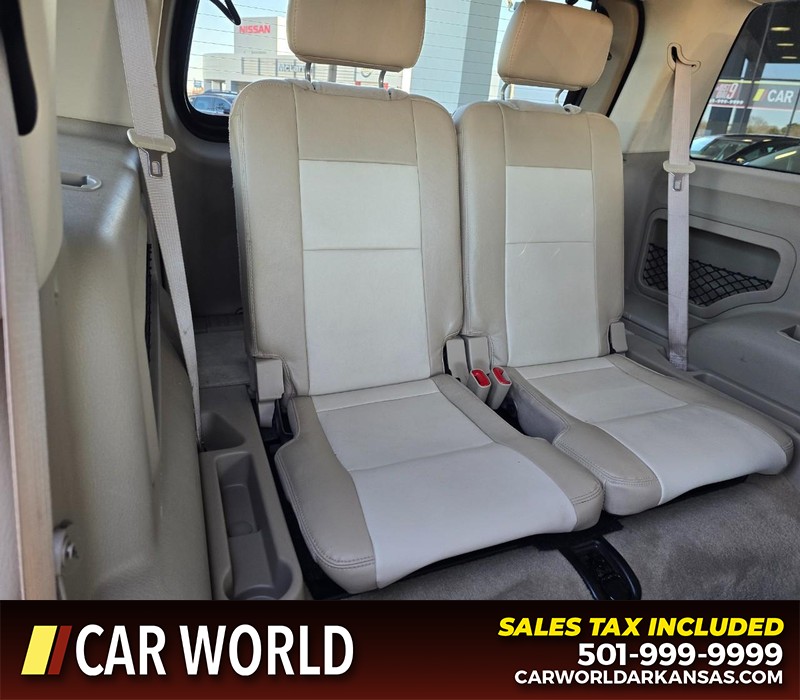 Ford Explorer Vehicle Full-screen Gallery Image 15