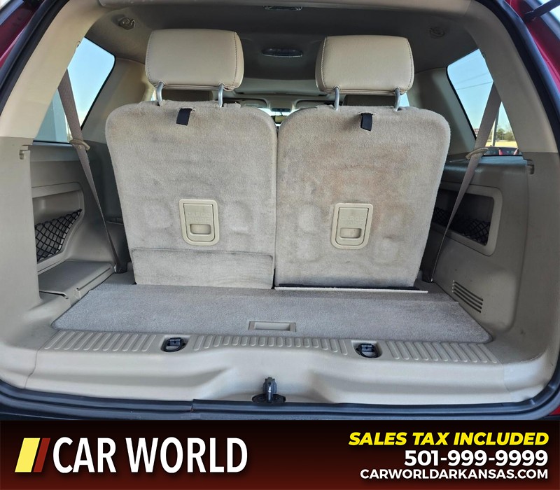 Ford Explorer Vehicle Full-screen Gallery Image 16