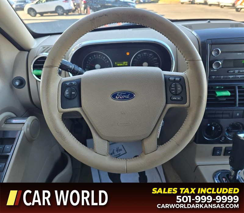 Ford Explorer Vehicle Full-screen Gallery Image 19