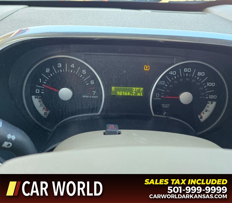 Ford Explorer Vehicle Full-screen Gallery Image 21