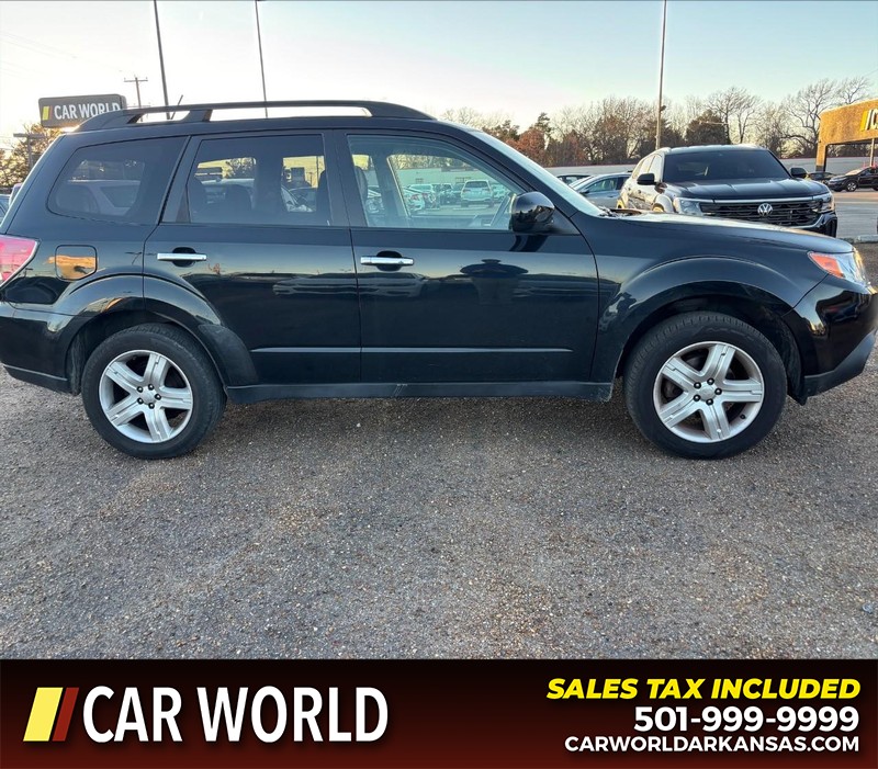 Subaru Forester Vehicle Full-screen Gallery Image 2