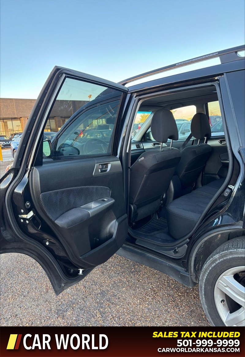 Subaru Forester Vehicle Full-screen Gallery Image 12