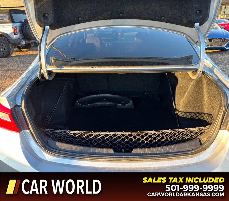 Chevrolet Malibu Vehicle Full-screen Gallery Image 6