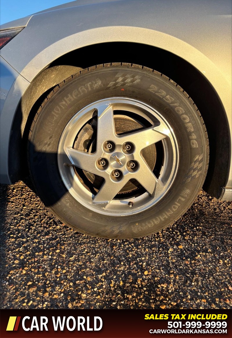 Chevrolet Malibu Vehicle Full-screen Gallery Image 11