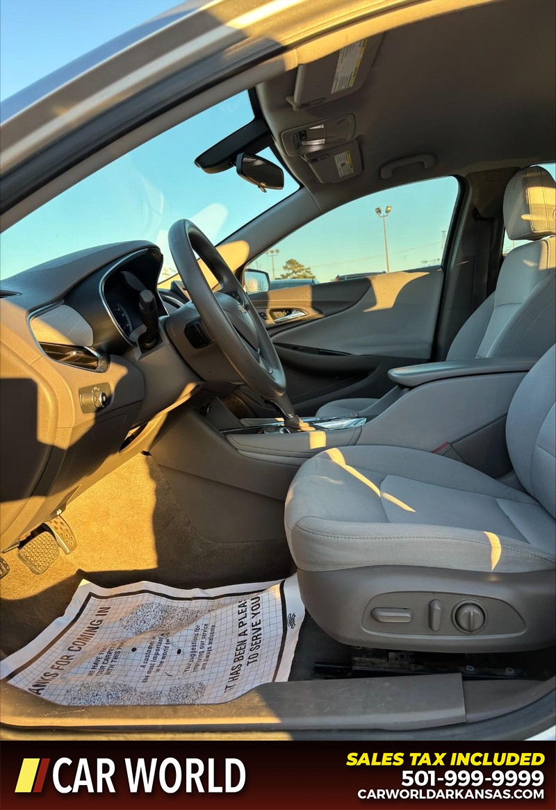 Chevrolet Malibu Vehicle Full-screen Gallery Image 13