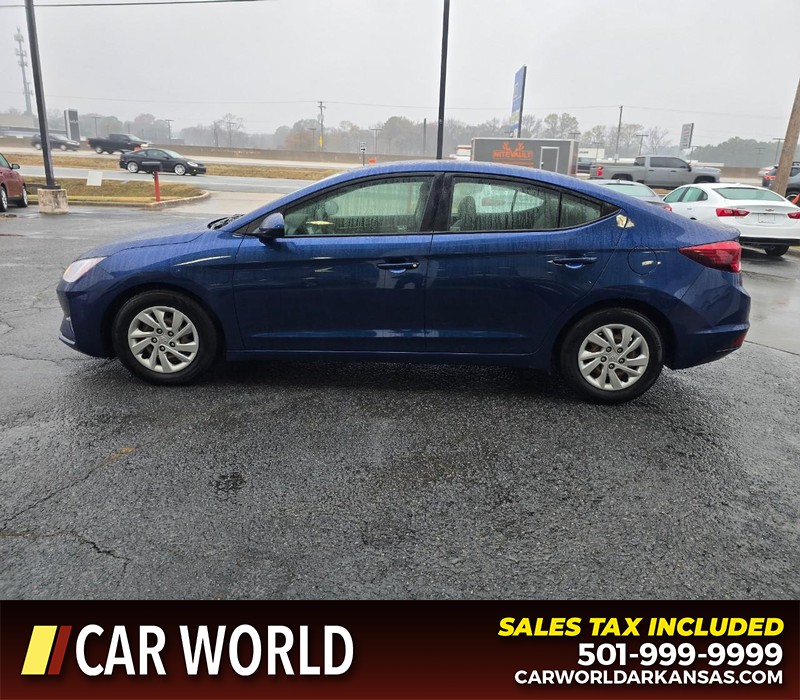 Hyundai Elantra Vehicle Full-screen Gallery Image 4