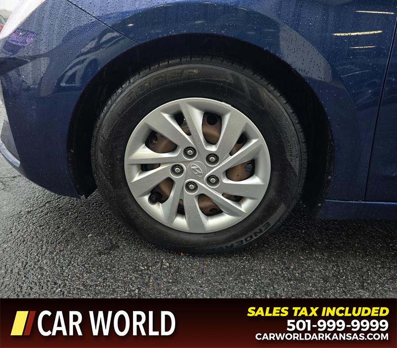 Hyundai Elantra Vehicle Full-screen Gallery Image 6