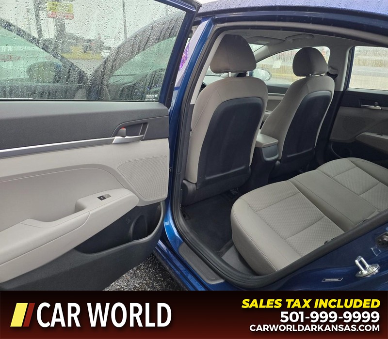 Hyundai Elantra Vehicle Full-screen Gallery Image 9