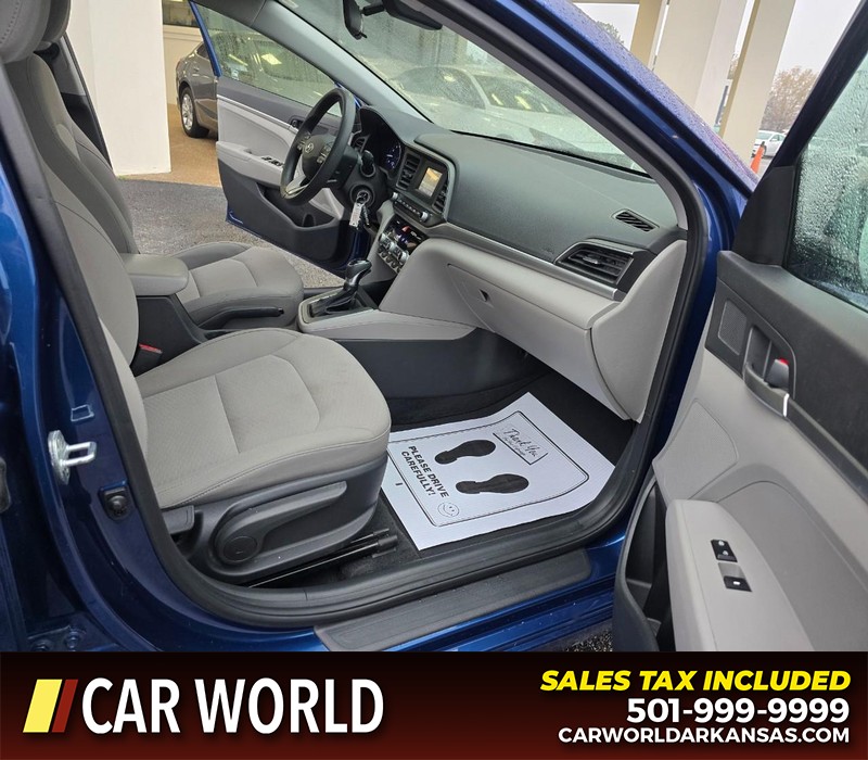 Hyundai Elantra Vehicle Full-screen Gallery Image 11