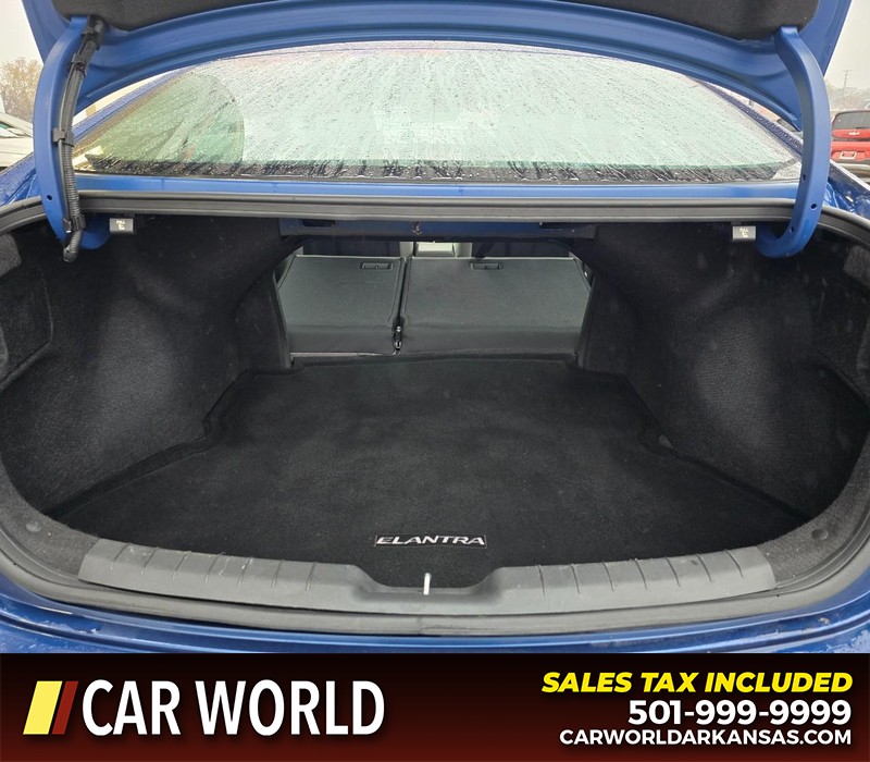 Hyundai Elantra Vehicle Full-screen Gallery Image 14