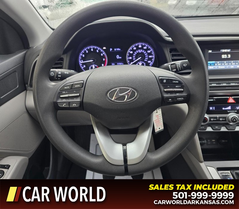 Hyundai Elantra Vehicle Full-screen Gallery Image 15