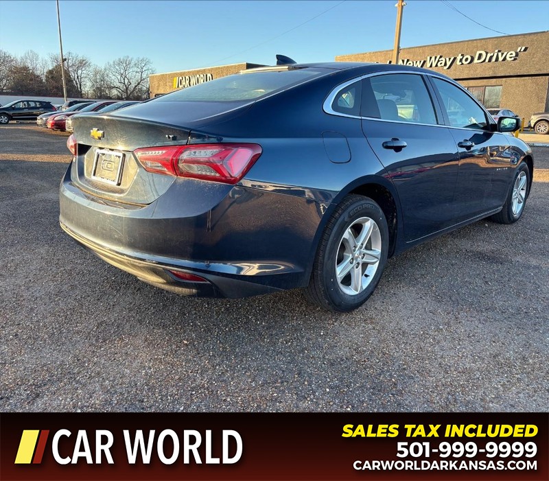 Chevrolet Malibu Vehicle Full-screen Gallery Image 3