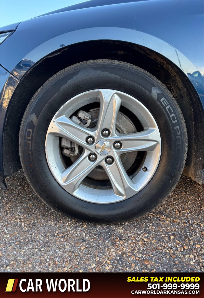 Chevrolet Malibu Vehicle Full-screen Gallery Image 11