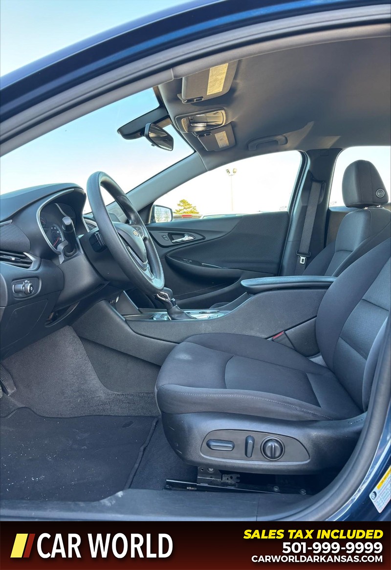 Chevrolet Malibu Vehicle Full-screen Gallery Image 13