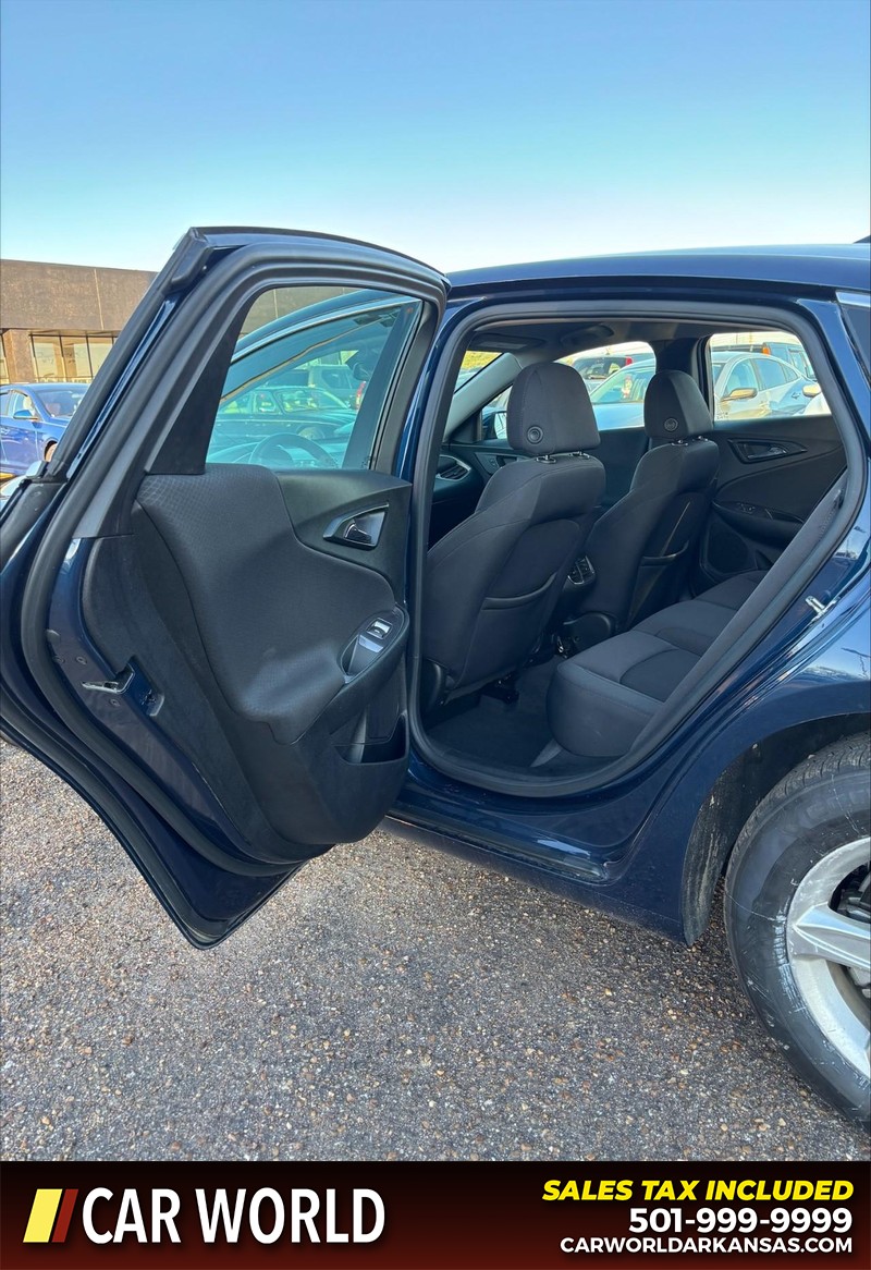 Chevrolet Malibu Vehicle Full-screen Gallery Image 14