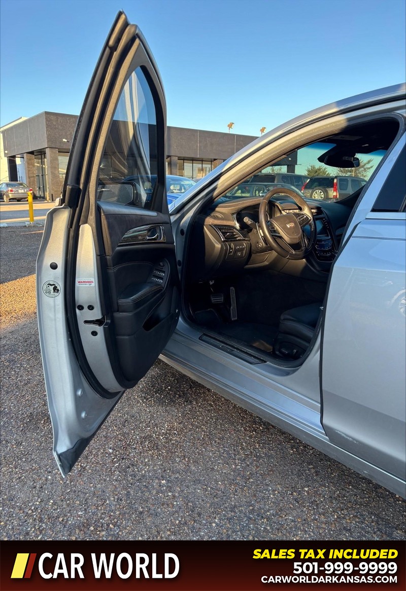 Cadillac CTS Sedan Vehicle Full-screen Gallery Image 12