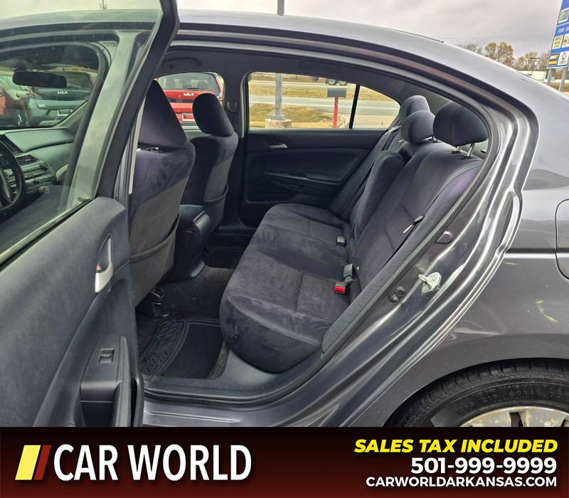 Honda Accord Sedan Vehicle Full-screen Gallery Image 10