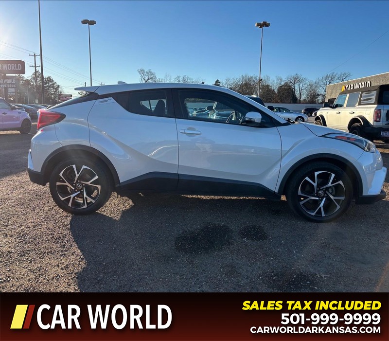 Toyota C-HR Vehicle Full-screen Gallery Image 2