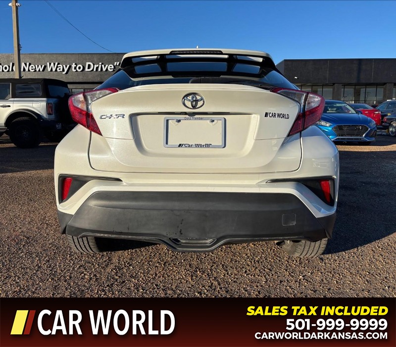 Toyota C-HR Vehicle Full-screen Gallery Image 4