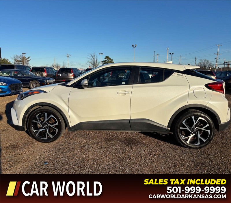 Toyota C-HR Vehicle Full-screen Gallery Image 8