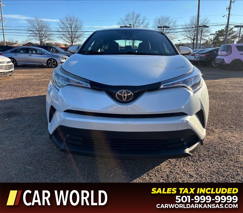 Toyota C-HR Vehicle Full-screen Gallery Image 10