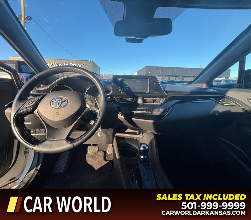 Toyota C-HR Vehicle Full-screen Gallery Image 16