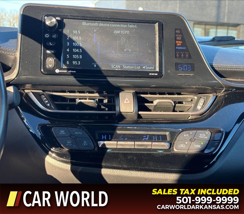 Toyota C-HR Vehicle Full-screen Gallery Image 18