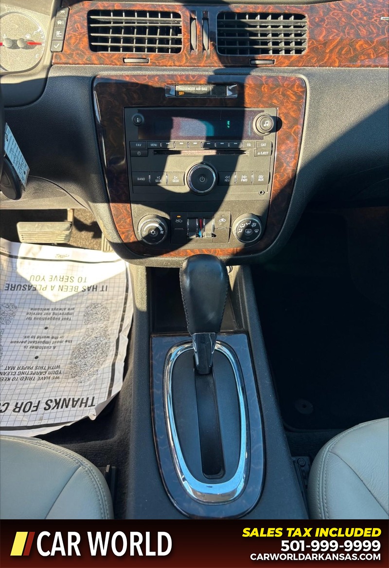 Chevrolet Impala Vehicle Full-screen Gallery Image 17