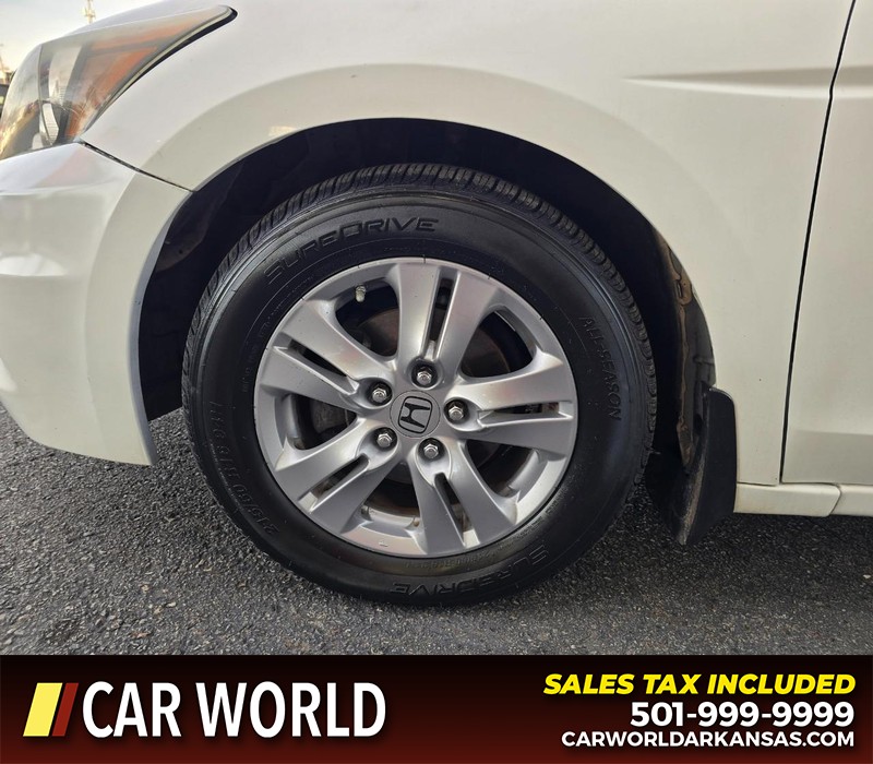 Honda Accord Sedan Vehicle Full-screen Gallery Image 6