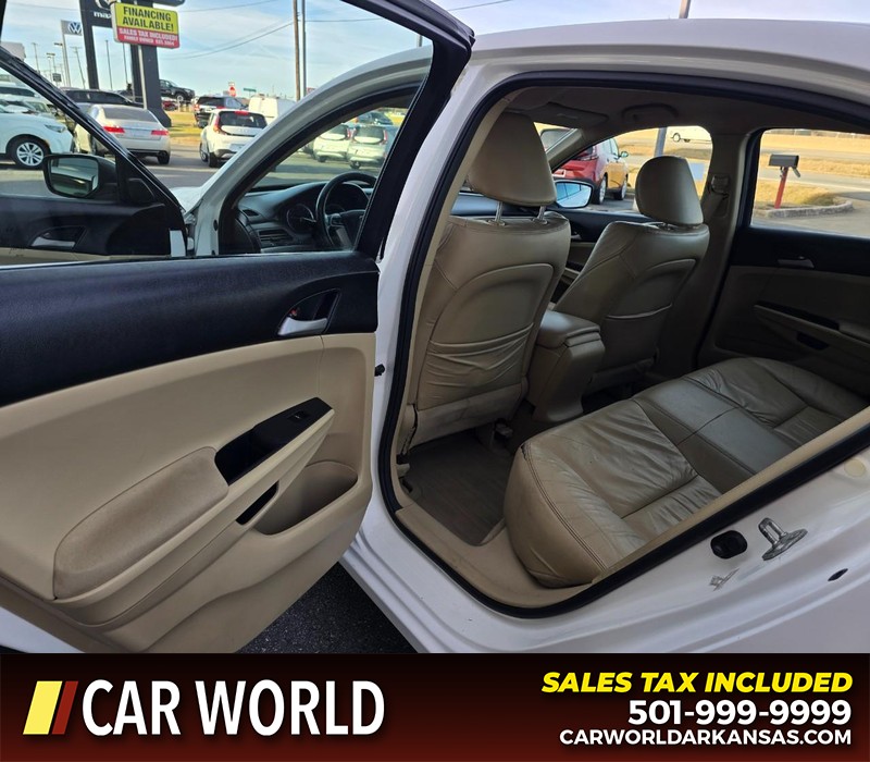 Honda Accord Sedan Vehicle Full-screen Gallery Image 9