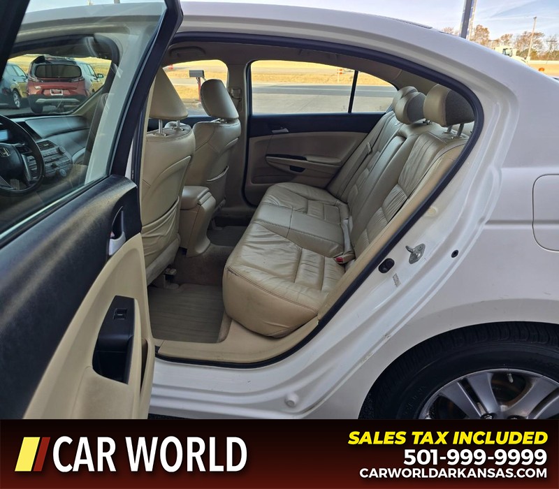 Honda Accord Sedan Vehicle Full-screen Gallery Image 10