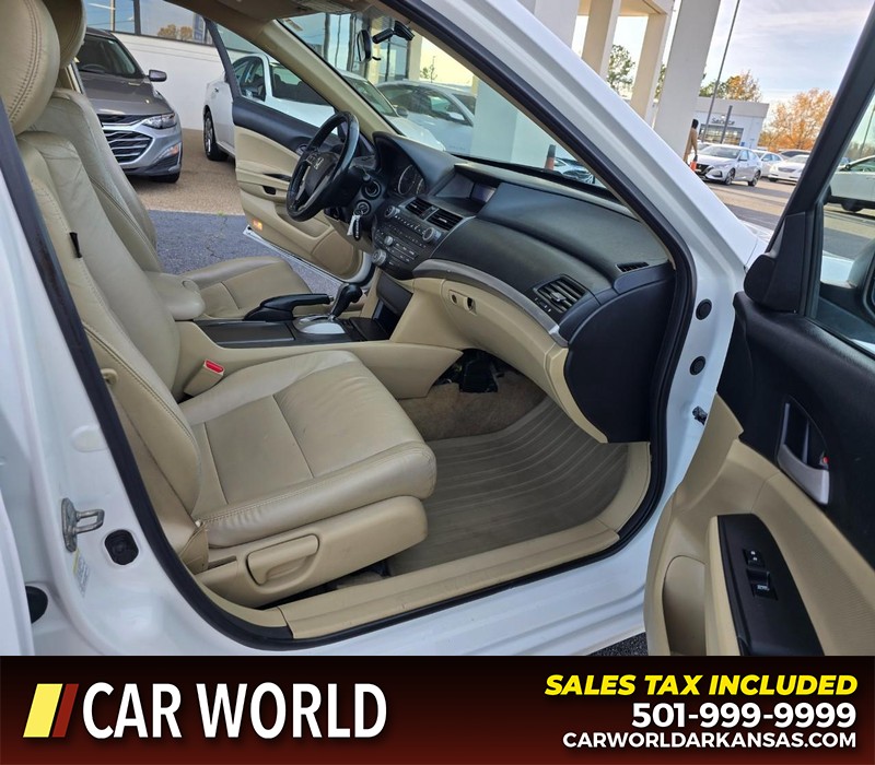 Honda Accord Sedan Vehicle Full-screen Gallery Image 11