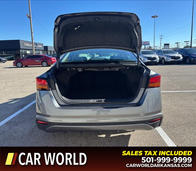 Nissan Altima Vehicle Full-screen Gallery Image 5