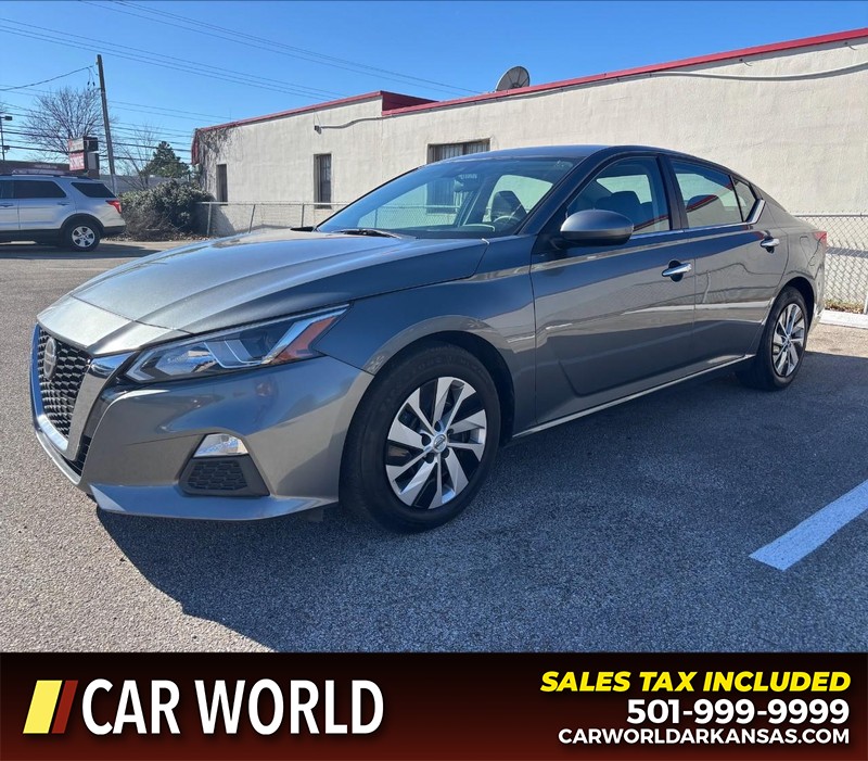 Nissan Altima Vehicle Full-screen Gallery Image 9