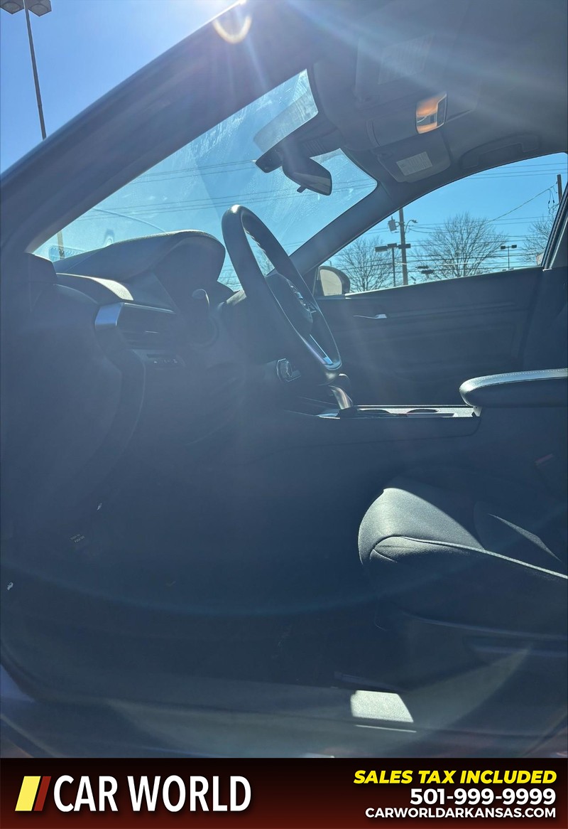 Nissan Altima Vehicle Full-screen Gallery Image 13