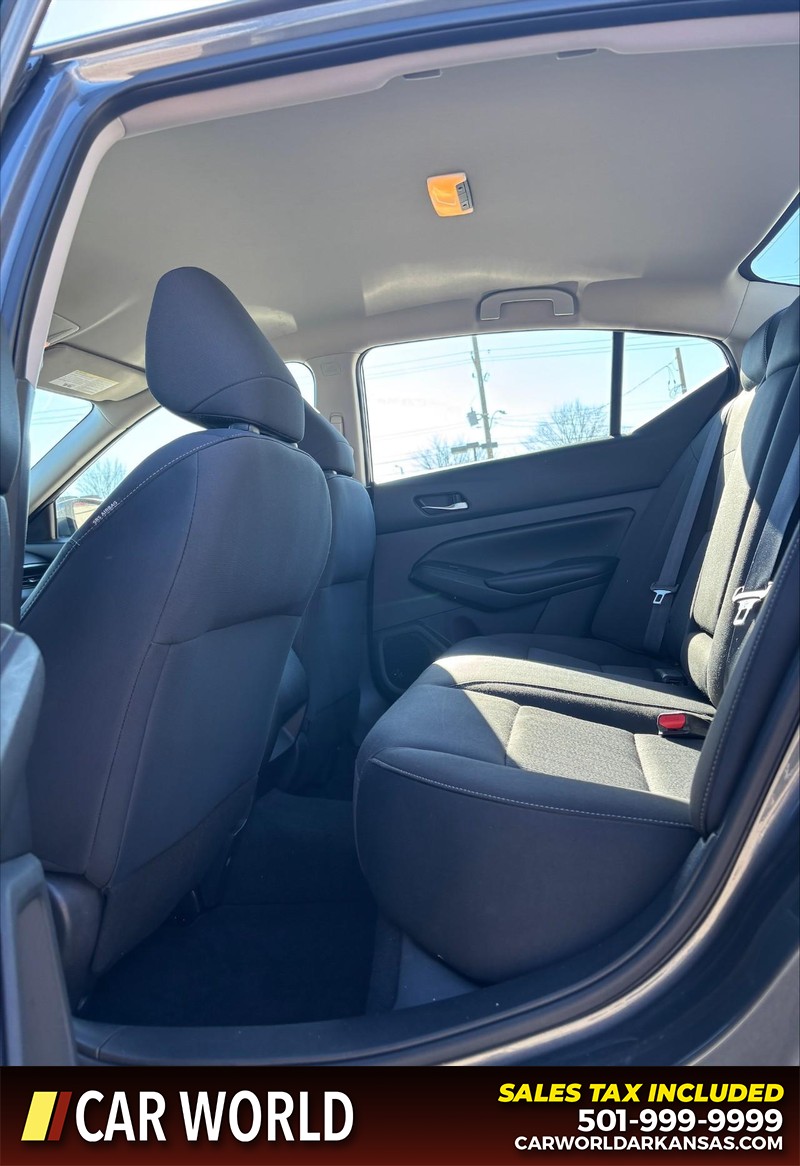 Nissan Altima Vehicle Full-screen Gallery Image 15