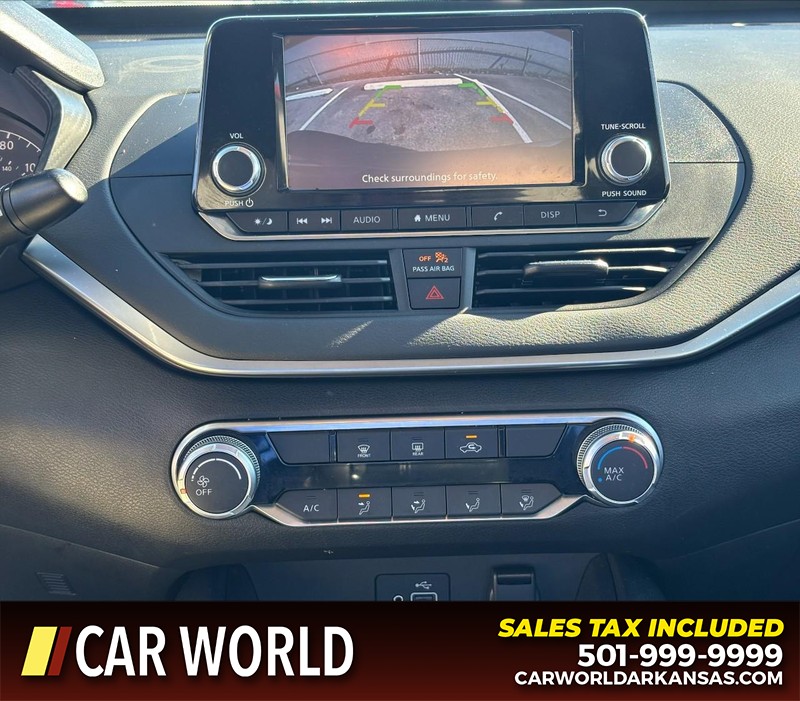 Nissan Altima Vehicle Full-screen Gallery Image 18