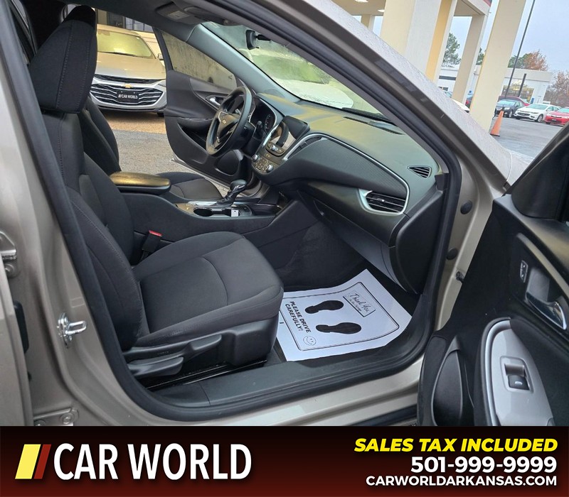 Chevrolet Malibu Vehicle Full-screen Gallery Image 11