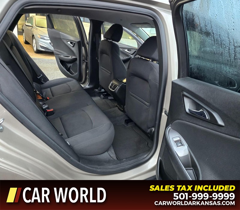 Chevrolet Malibu Vehicle Full-screen Gallery Image 12