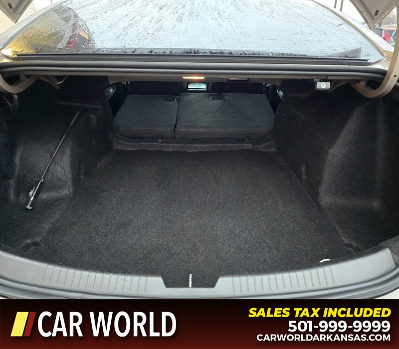 Chevrolet Malibu Vehicle Full-screen Gallery Image 14