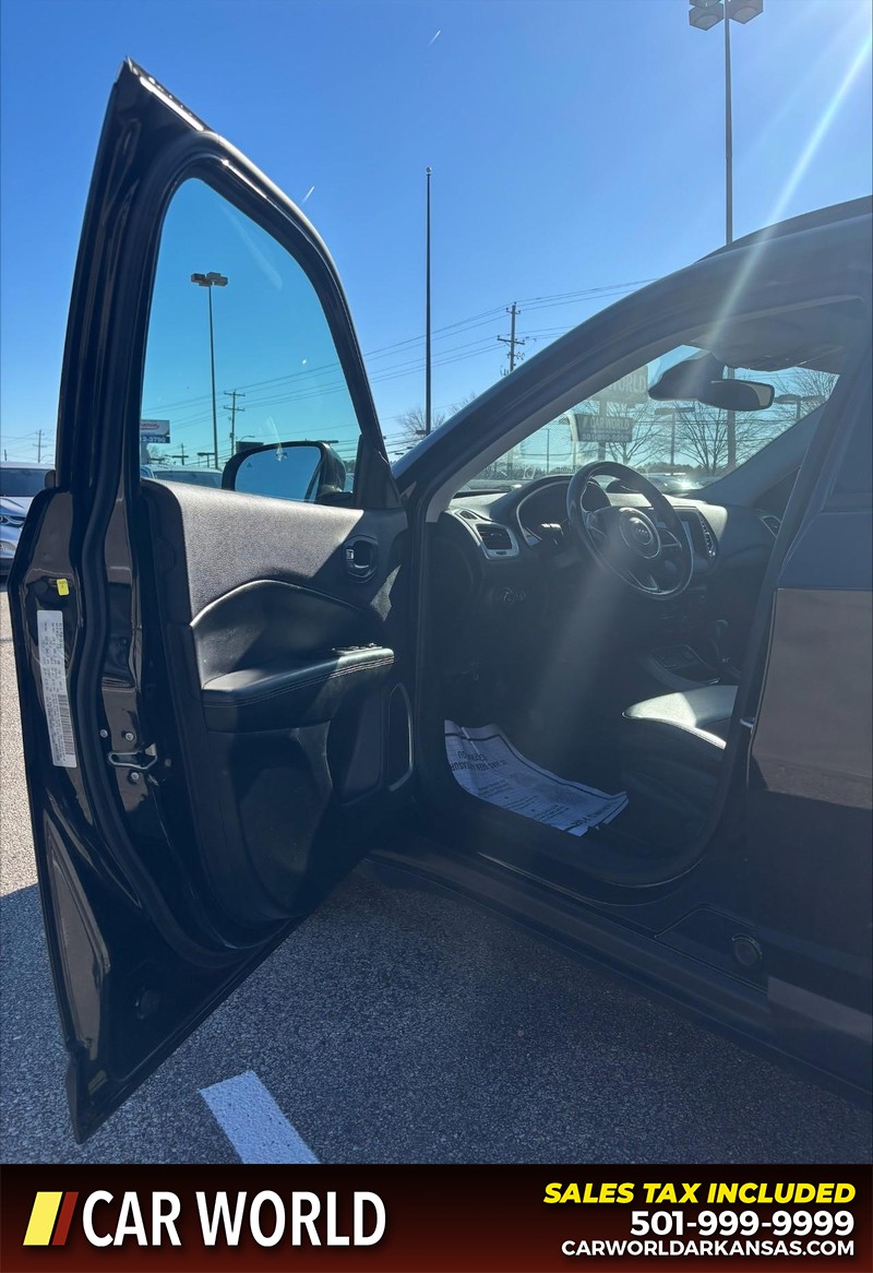 Jeep Compass Vehicle Full-screen Gallery Image 12