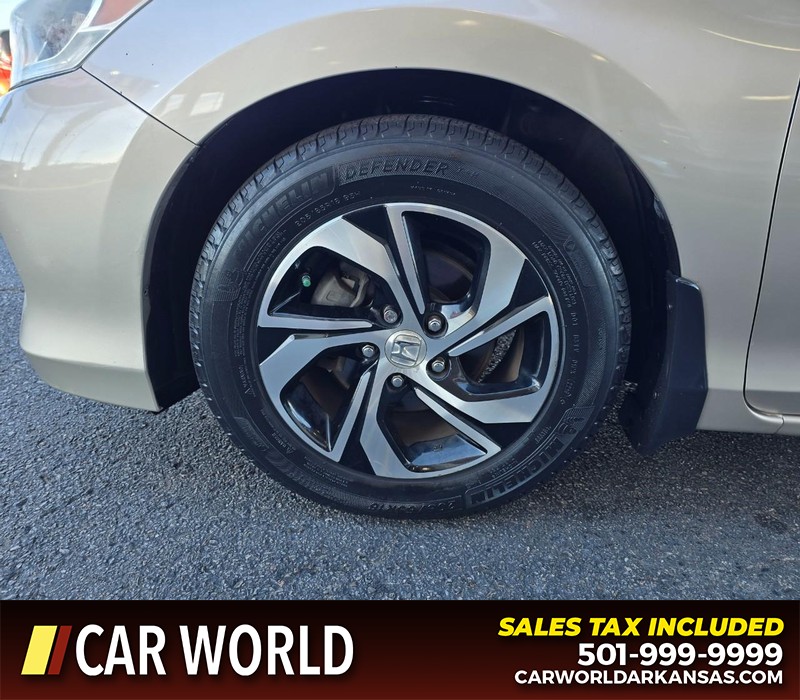 Honda Accord Sedan Vehicle Full-screen Gallery Image 6