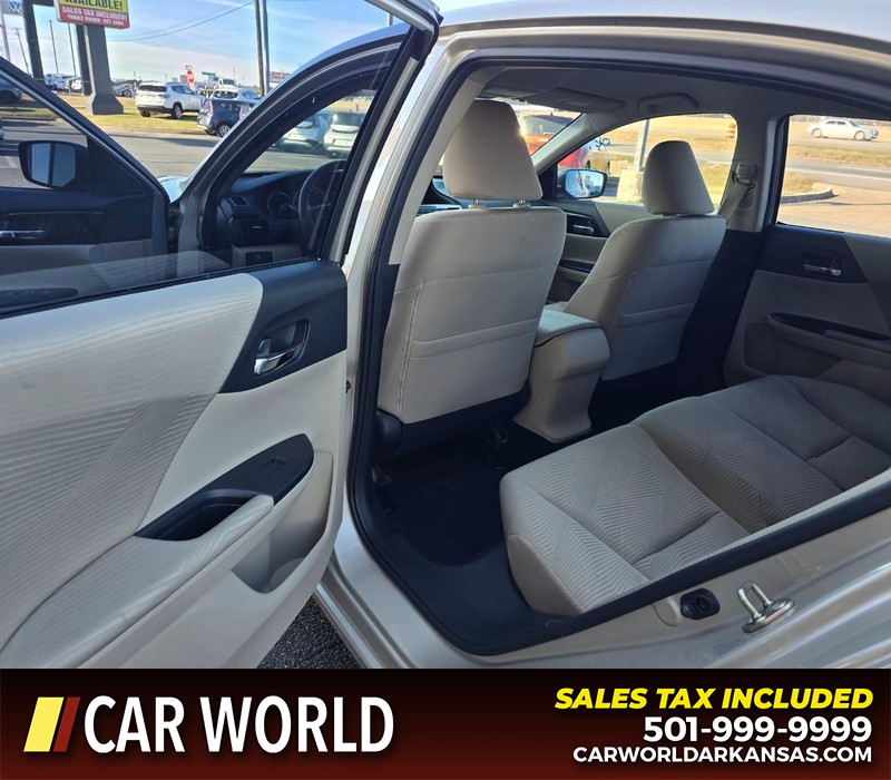 Honda Accord Sedan Vehicle Full-screen Gallery Image 9