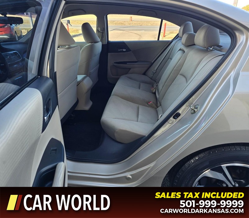 Honda Accord Sedan Vehicle Full-screen Gallery Image 10